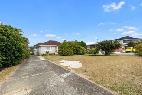 Photo of property in 16 Knights Road, Rothesay Bay, Auckland, 0630