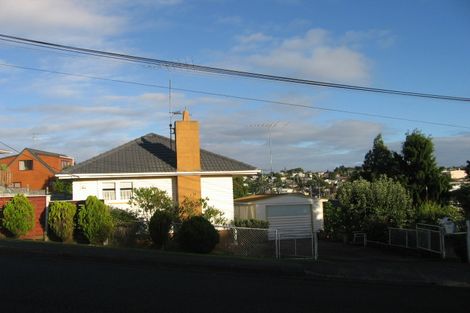 Photo of property in 2/1 Anne Road, Hillcrest, Auckland, 0627