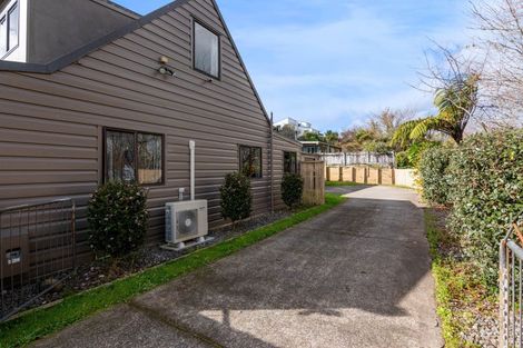 Photo of property in 92 Heta Road, Highlands Park, New Plymouth, 4312