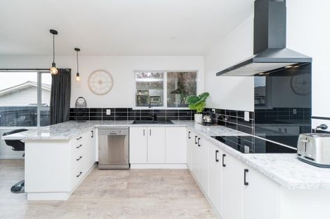 Photo of property in 9 Hinau Place, Cloverlea, Palmerston North, 4412