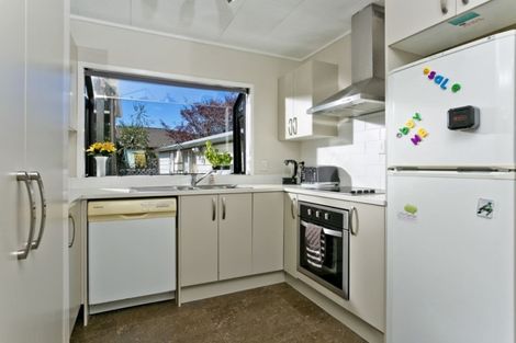 Photo of property in 4 Sevilla Place, Unsworth Heights, Auckland, 0632