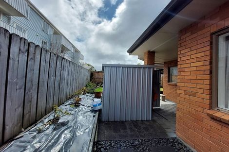 Photo of property in 16h Lincoln Road, Henderson, Auckland, 0610