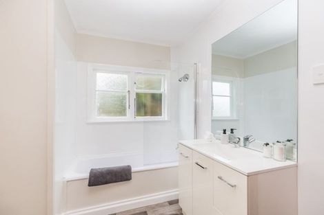 Photo of property in 2/46 Richmond Avenue, Karori, Wellington, 6012