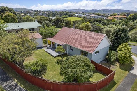 Photo of property in 2 Seagull Place, Whitby, Porirua, 5024