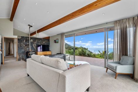 Photo of property in 77 Seaview Road, Piha, New Lynn, 0772