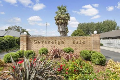 Photo of property in 28 Sovereign Isle Lane, Rototuna, Hamilton, 3210