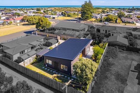 Photo of property in 27b Bamber Street, Castlecliff, Whanganui, 4501