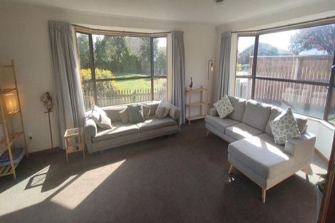 Photo of property in 8 Warner Place, Heathcote Valley, Christchurch, 8022