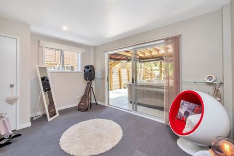 Photo of property in 7 Rossmore Terrace, Murrays Bay, Auckland, 0630