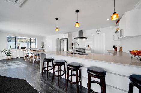 Photo of property in 4 Gleneagles Way, Waiwhakaiho, New Plymouth, 4312