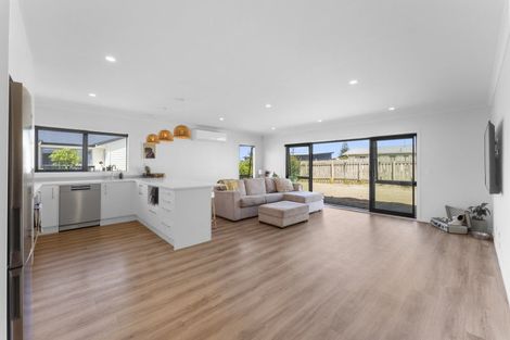 Photo of property in 57 Seagrass Place, Otaki Beach, Otaki, 5512