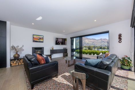 Photo of property in 2 Kotare Drive, Wanaka, 9305