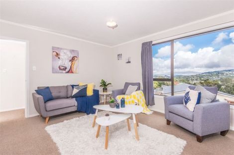 Photo of property in 9a Colchester Crescent, Newlands, Wellington, 6037