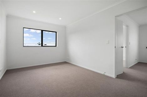 Photo of property in 33 Samuel Cassidy Avenue, Swanson, Auckland, 0614