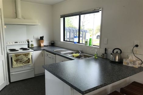 Photo of property in 2/9a Kitewao Street, Northcote, Auckland, 0627