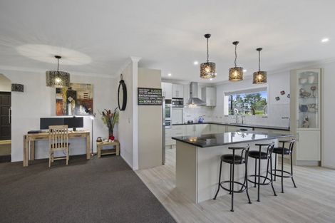 Photo of property in 32 Lough Bourne Drive, Pukekohe, 2120