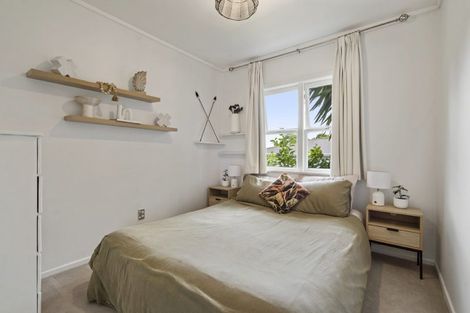 Photo of property in 19 Lanigan Street, Birkdale, Auckland, 0626