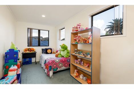 Photo of property in 16 San Lorenzo Rise, Henderson, Auckland, 0612