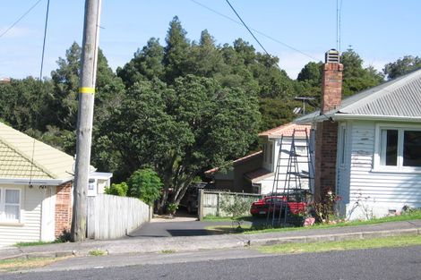 Photo of property in 1/15 Waratah Street, Birkenhead, Auckland, 0626