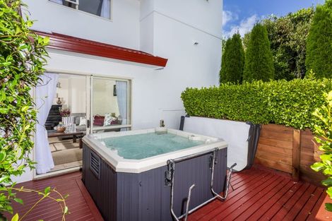 Photo of property in 21 Crimson Park, Oteha, Auckland, 0632