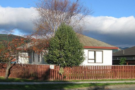 Photo of property in 64 Arawhata Road, Paraparaumu, 5032