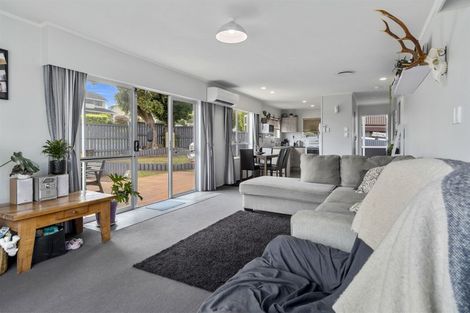 Photo of property in 37 Dunton Drive, Welcome Bay, Tauranga, 3112