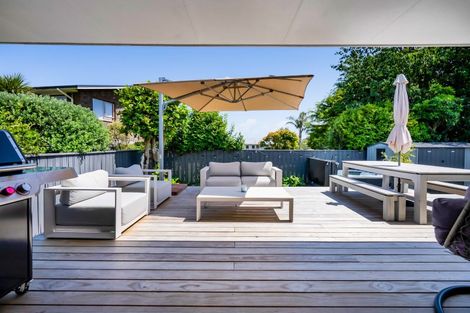 Photo of property in 64 Nevada Drive, Merrilands, New Plymouth, 4312