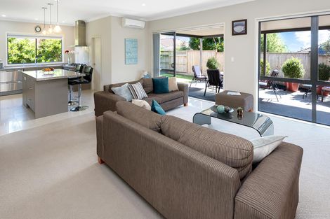 Photo of property in 19 Fairbairn Place, East Tamaki Heights, Auckland, 2016