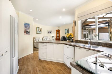 Photo of property in 2 Gendo Avenue, Henderson, Auckland, 0612