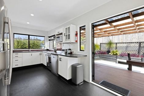 Photo of property in 20 Sandiacre Way, Browns Bay, Auckland, 0630