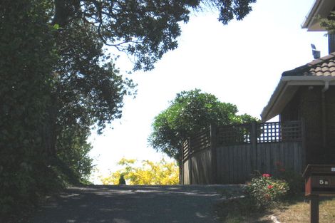 Photo of property in 2/7 Scarboro Terrace, Murrays Bay, Auckland, 0630
