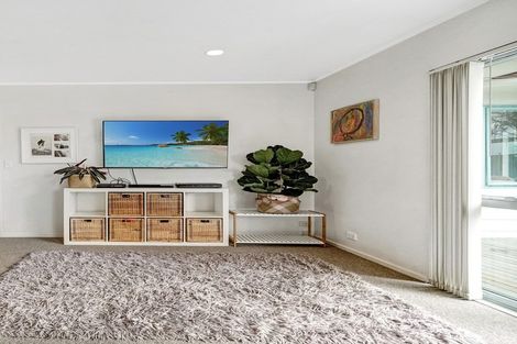 Photo of property in 4 Tiroroa Avenue, Te Atatu South, Auckland, 0610