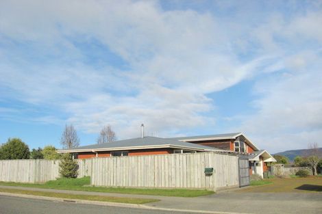 Photo of property in 6 Pop Andrew Drive, Te Anau, 9600
