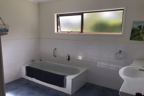 Photo of property in 4 Montclair Rise, Browns Bay, Auckland, 0630