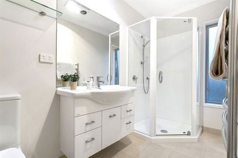 Photo of property in 9a Heathcote Road, Castor Bay, Auckland, 0620