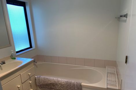 Photo of property in 6 Ashton Fitchett Drive, Brooklyn, Wellington, 6021