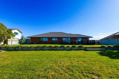 Photo of property in 12 Ron Place, Fitzherbert, Palmerston North, 4410