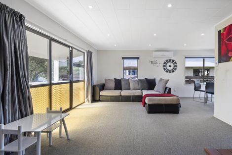 Photo of property in 23 Ferndale Place, Feilding, 4702