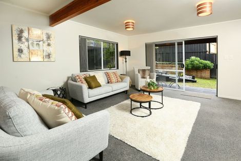 Photo of property in 2/37 Rhinevale Close, Henderson, Auckland, 0612