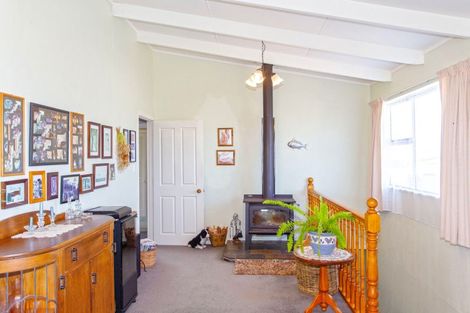 Photo of property in 18 Okiwa Terrace, Waiinu Beach, Whanganui, 4588