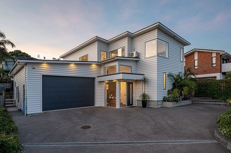 Photo of property in 3a Rossmore Terrace, Murrays Bay, Auckland, 0630