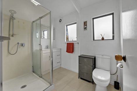 Photo of property in 2/180 Henderson Valley Road, Henderson, Auckland, 0612