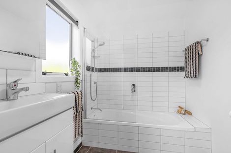 Photo of property in 4 Melville Street, Tawa, Wellington, 5028