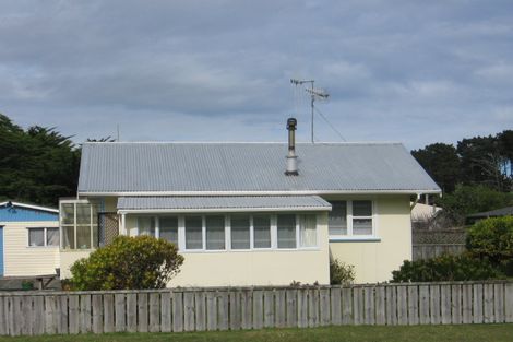 Photo of property in 4 Cousins Avenue West, Foxton Beach, Foxton, 4815