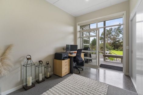 Photo of property in 3 Takapu Road, Manakau, Levin, 5573