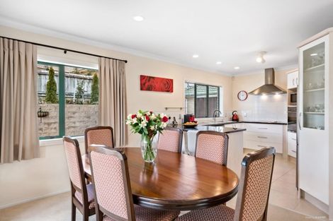 Photo of property in 15 Ina Ville Drive, Pukekohe, 2120