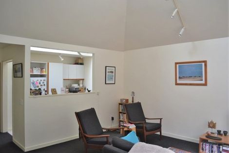 Photo of property in 14 Lawson Place, Mount Victoria, Wellington, 6011