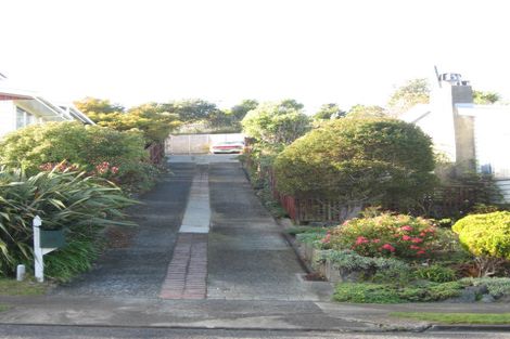 Photo of property in 112 Gloaming Hill, Titahi Bay, Porirua, 5022