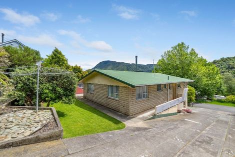 Photo of property in 13 Milton Terrace, Picton, 7220