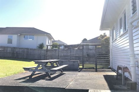 Photo of property in 2 Binsted Road, New Lynn, Auckland, 0600